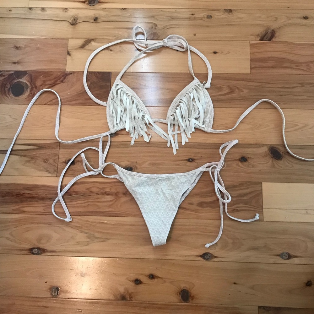 Acacia fringe top bikini in zig zag print